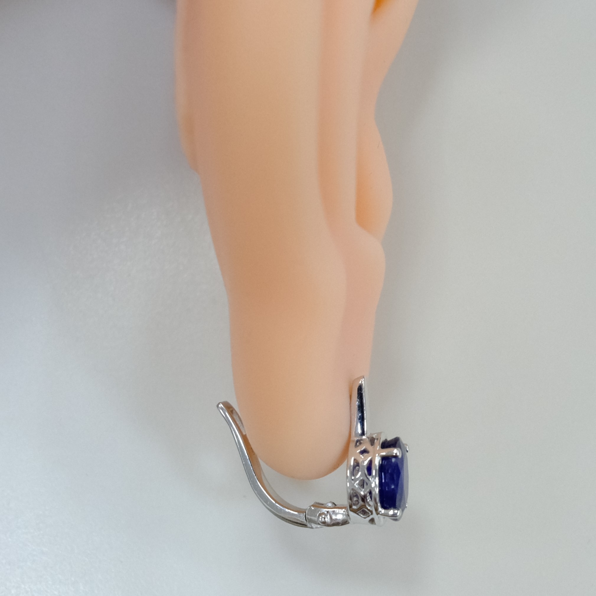 Серебряные серьги с сапфирами